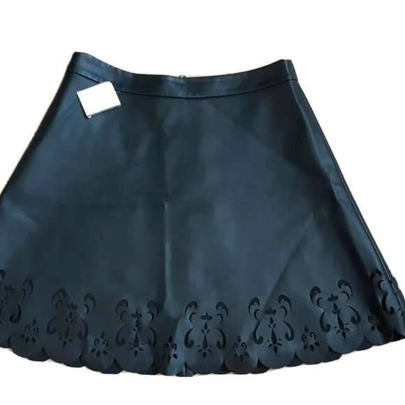 CLUB MONACO - FAUX LEATHER SHORT SKIRT - Picture 2 of 4